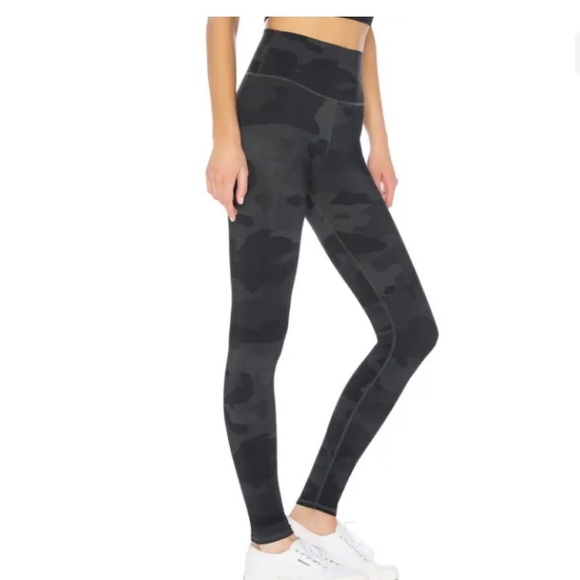 ALO Yoga Pants - ALO Yoga Camouflage High Waist Vapor Legging - Camo